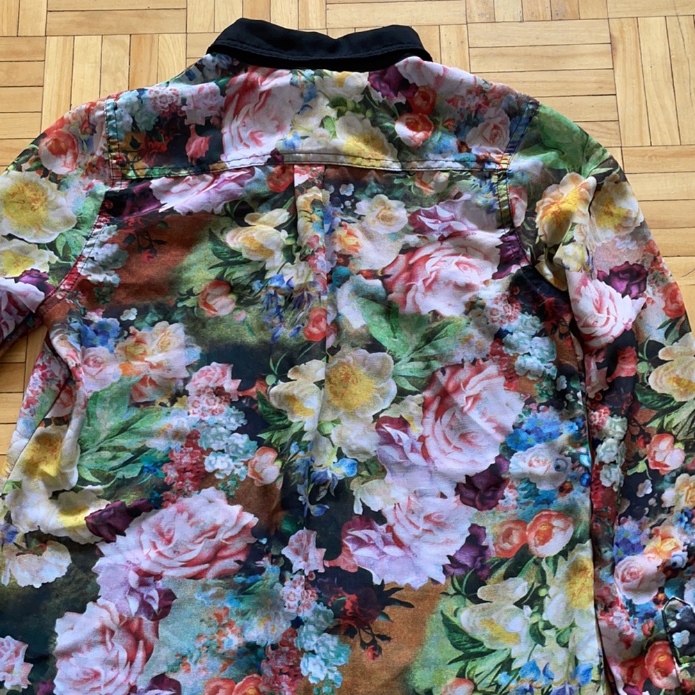 ❌SOLD❌Colourful Button front blouse - Picture 6 of 6